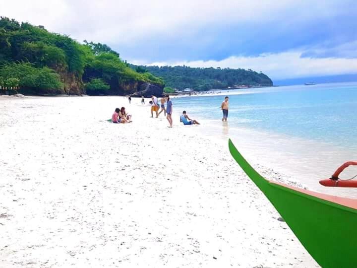 Sealovers' Place Masasa Beach Batangas Екстер'єр фото